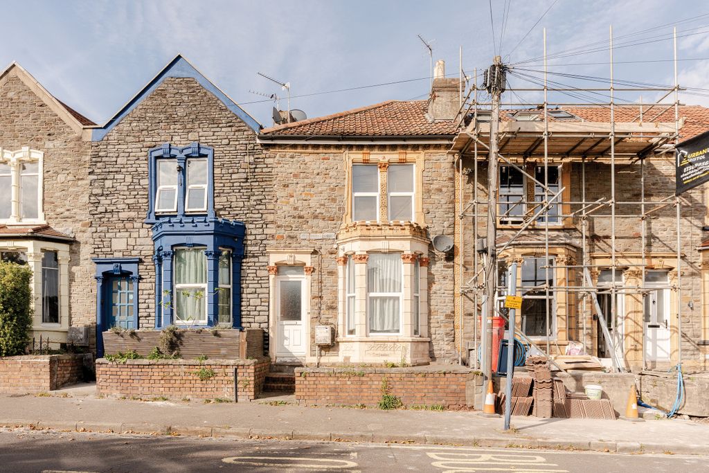 Property photo 3 of 16 3