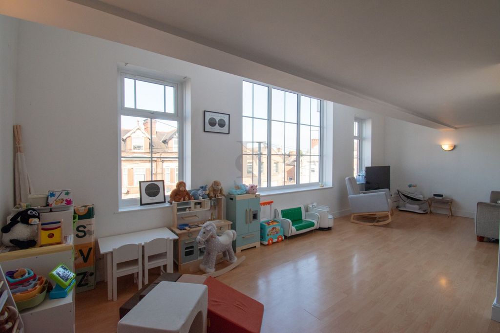 Property photo 3 of 14