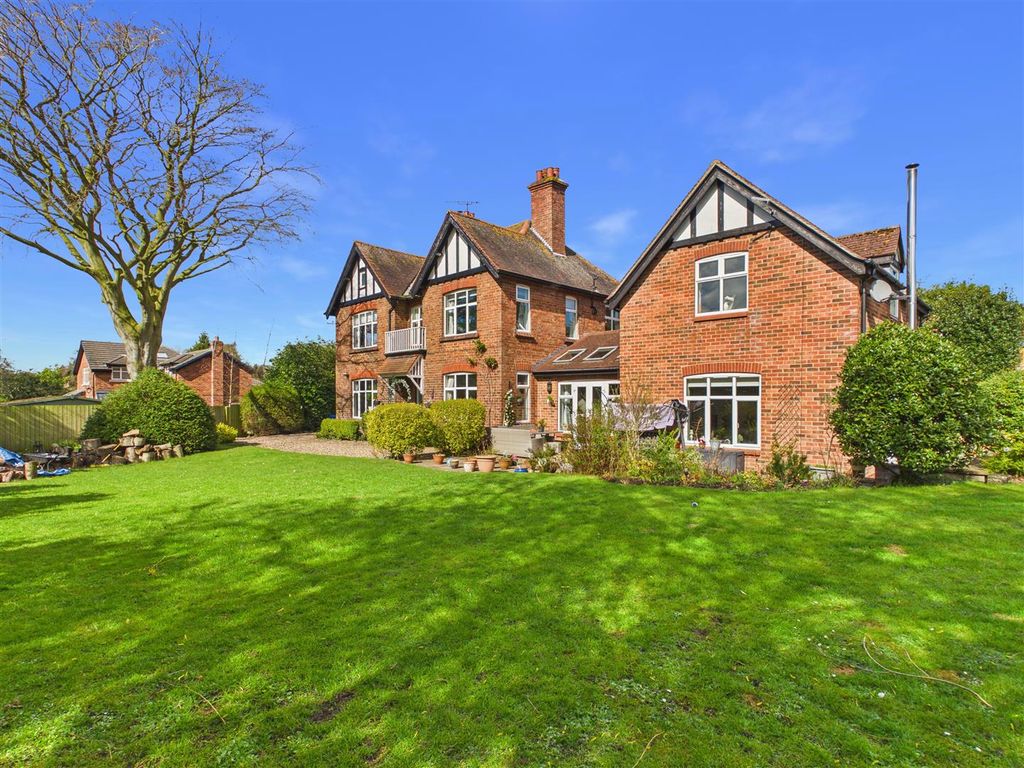 Property photo 1 of 27 Cam03303G0-Pr0342-Still003.Jpg