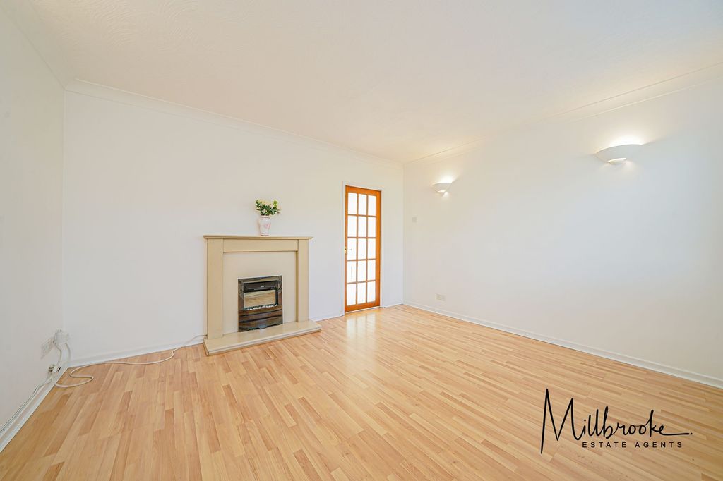 Property photo 2 of 23
