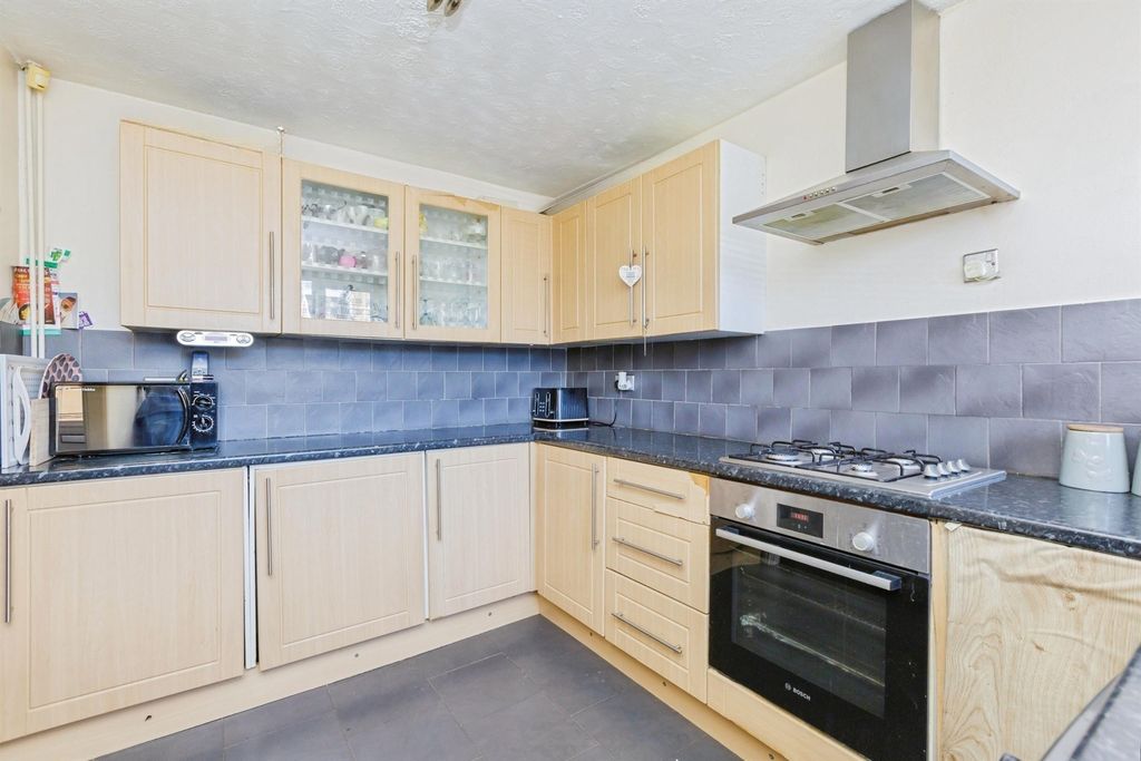 Property photo 3 of 17