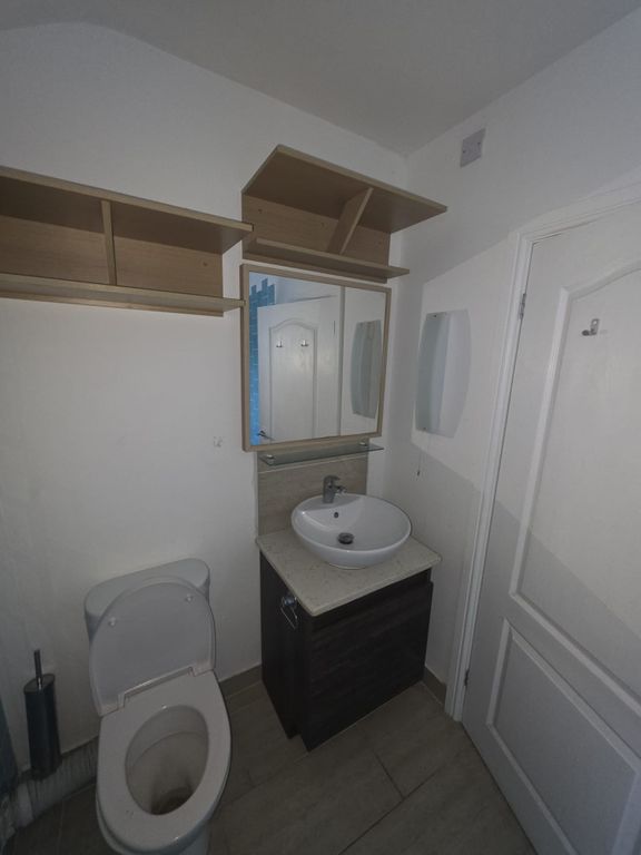 Additional image 5 of 2 bed flat to rentMarine Road, Abergele LL22