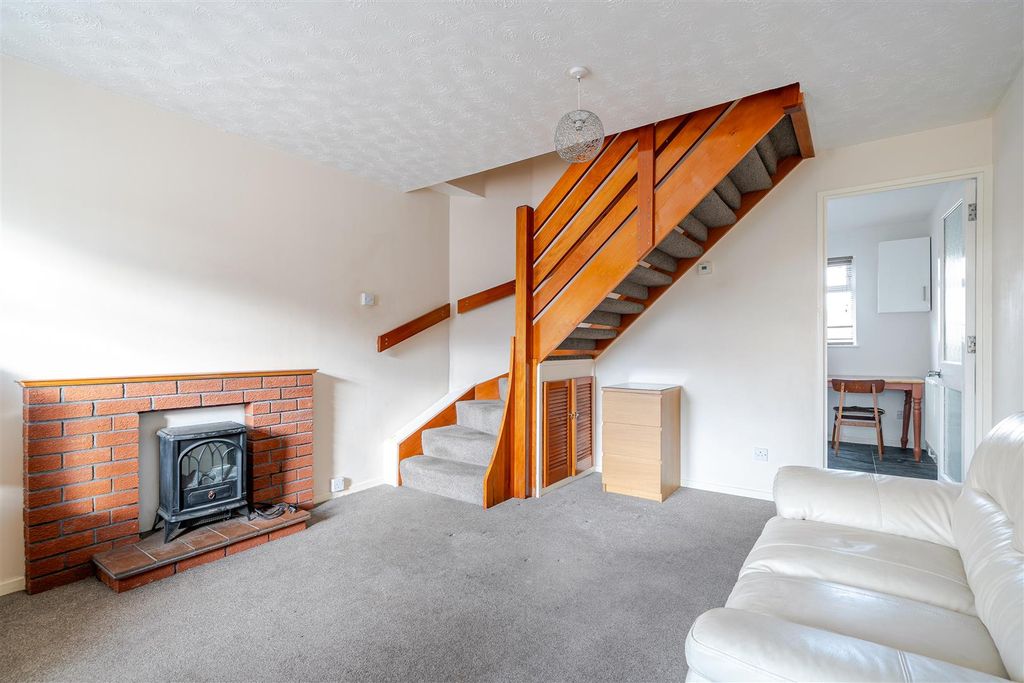 Property photo 3 of 14 Lounge