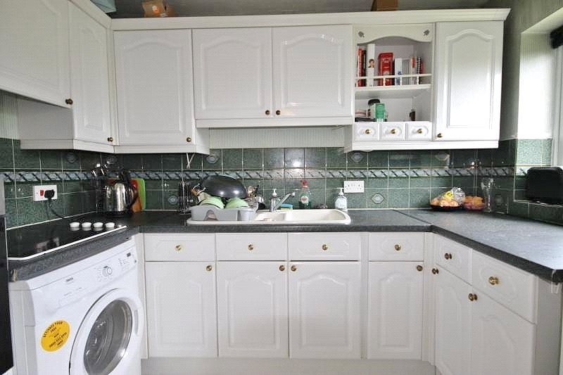 Property photo 2 of 7 Kitchen