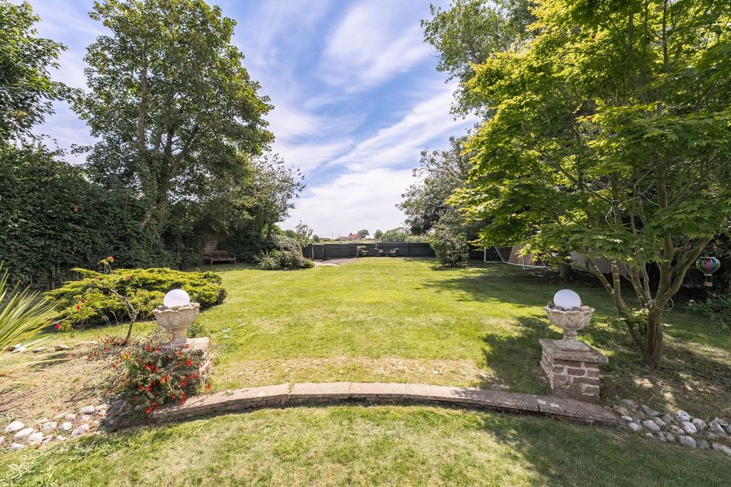 Property photo 2 of 26