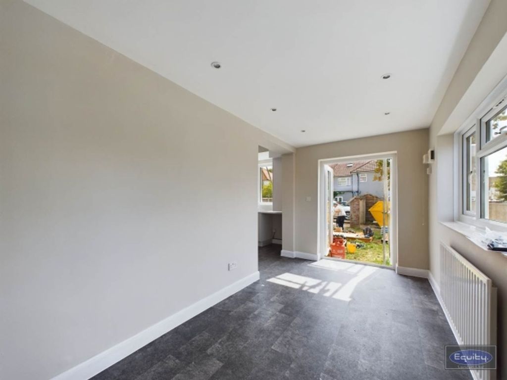 Property photo 3 of 16 Dining Room