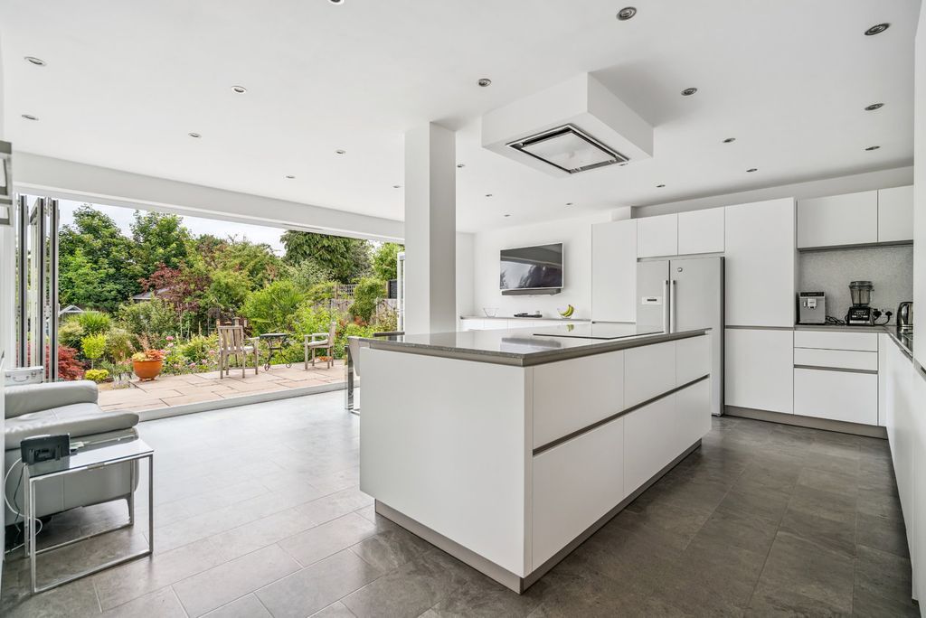 Property photo 3 of 18