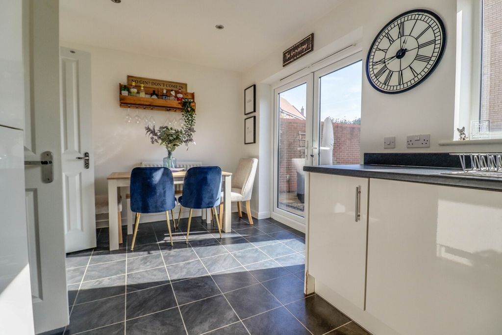 Property photo 3 of 24 Picture No. 12