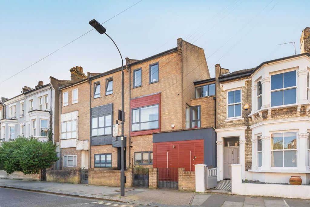 Property photo 1 of 9