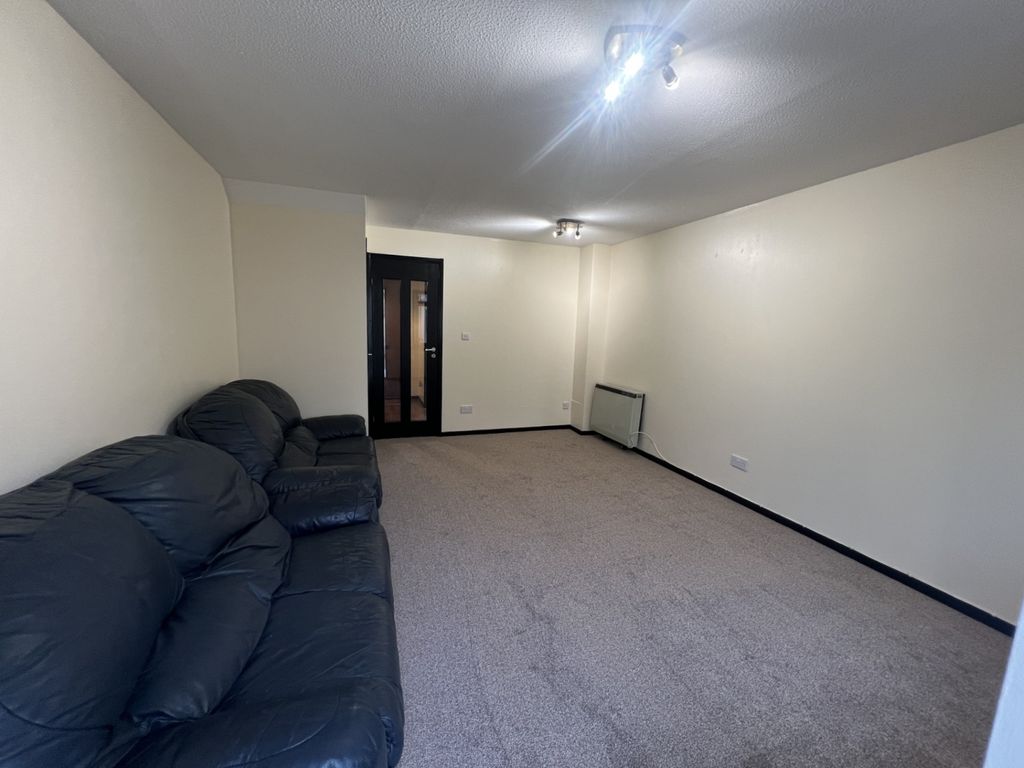 Property photo 3 of 14 Getattachmentthumbnail