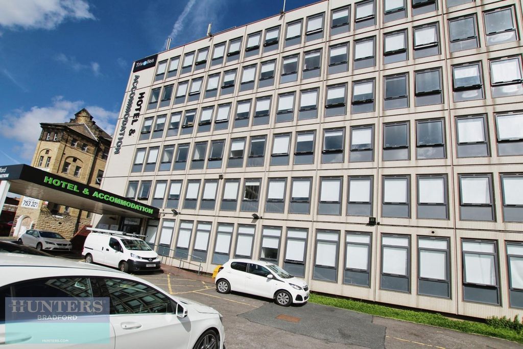 Property photo 1 of 16 4A9Acfc0-External 20Sunbridge 20Halls.Jpg