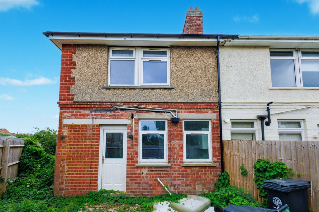 Property photo 1 of 17 43 Upper Kings Avenue, Higham Ferrers, Wellingborough Nn10 8Jz