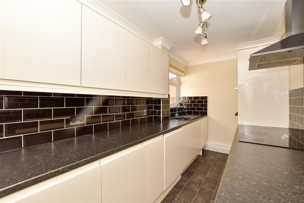 Property photo 3 of 17 Kitchen