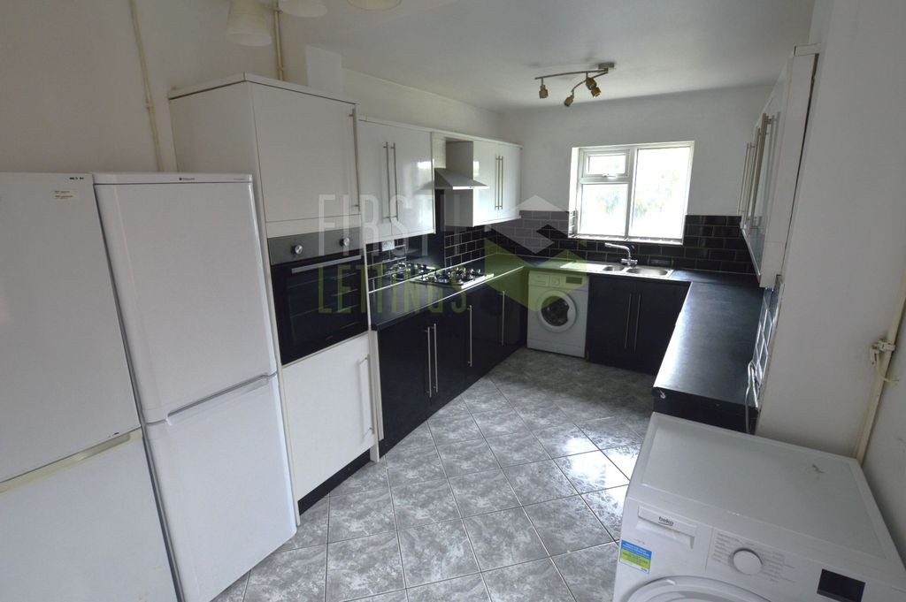 Property photo 2 of 9 Photo 12