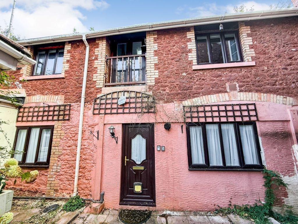 Property photo 2 of 20