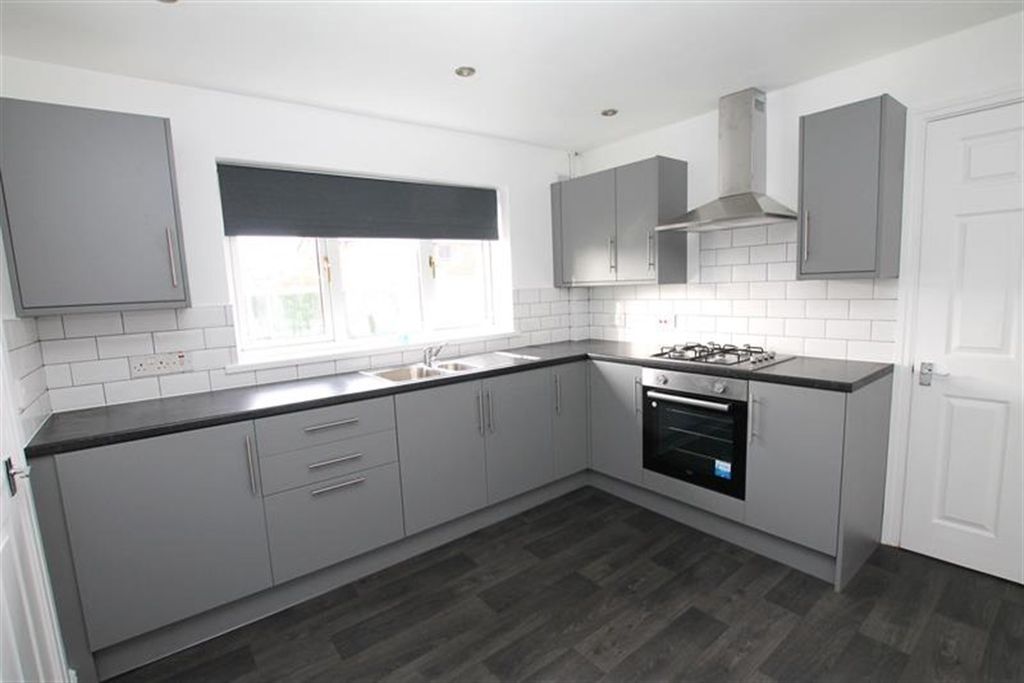 Property photo 2 of 30 Kitchen
