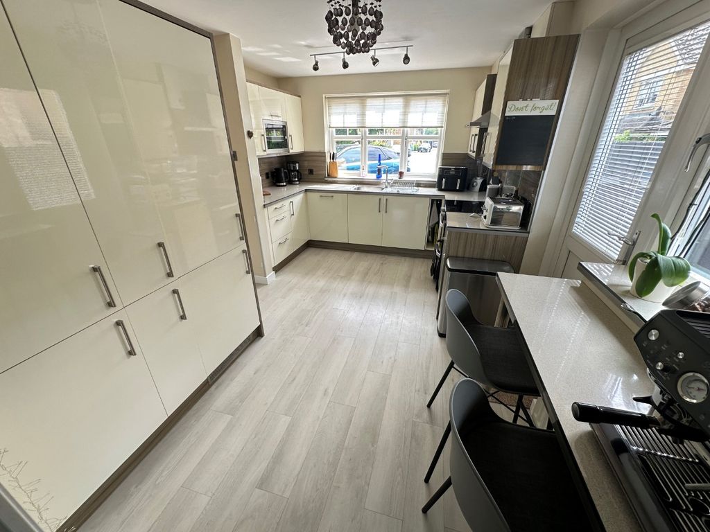 Property photo 3 of 25 4423252
