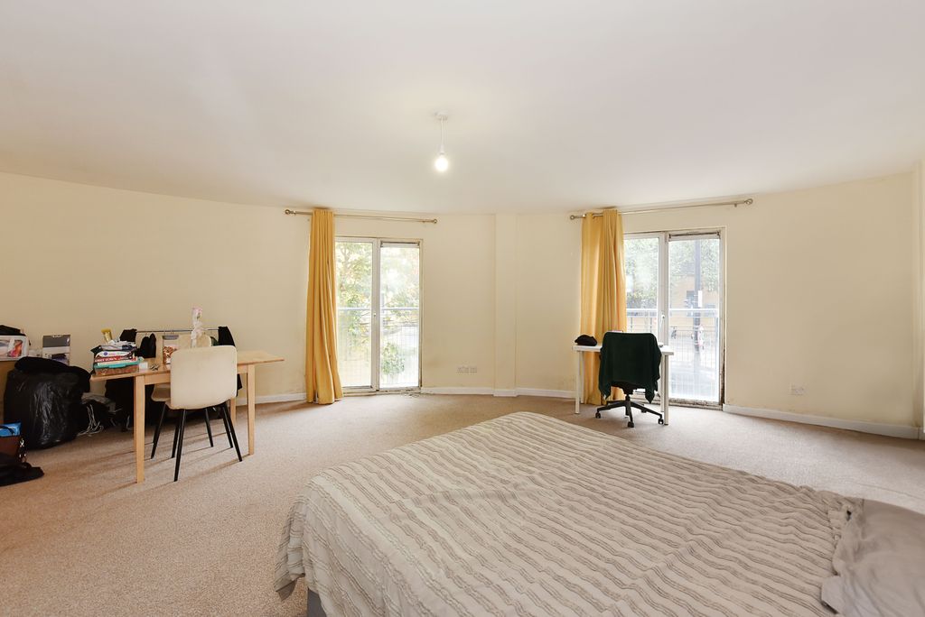 Property photo 2 of 5 Living Room