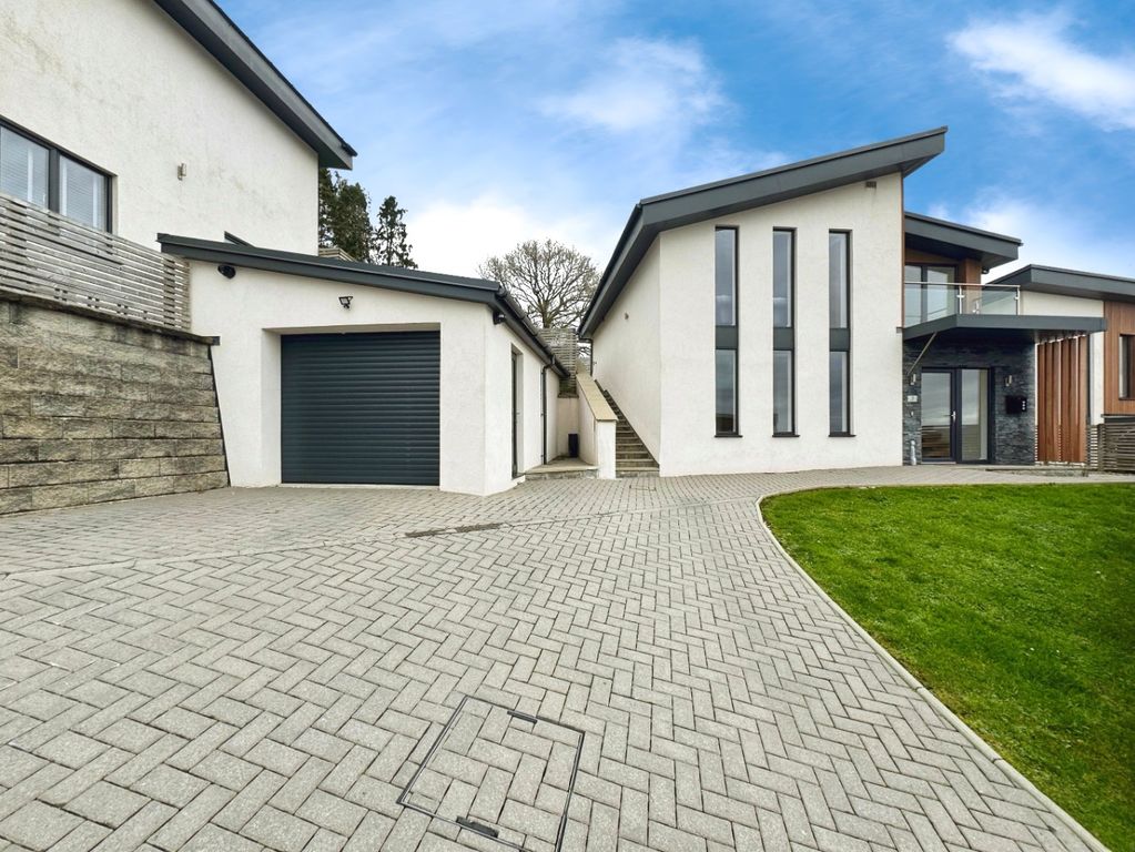 Property photo 1 of 33 4838981