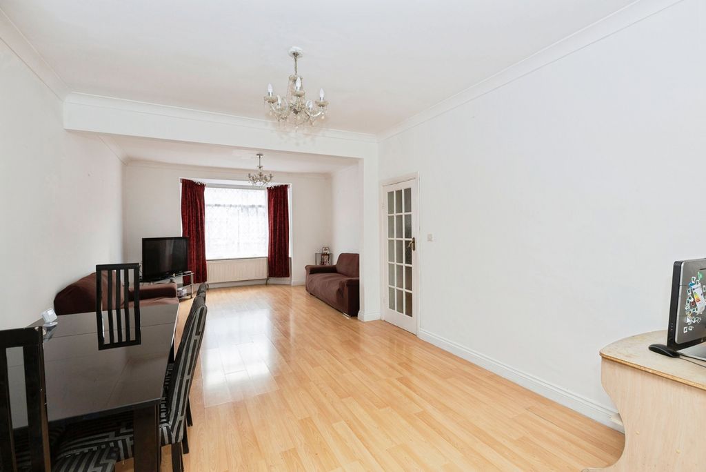Property photo 3 of 18 Photo