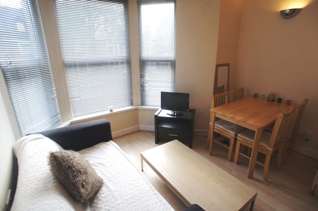 Property photo 1 of 7 120 Richmond, Flat 5