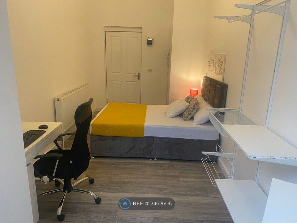 Property photo 3 of 17 Bedroom 1