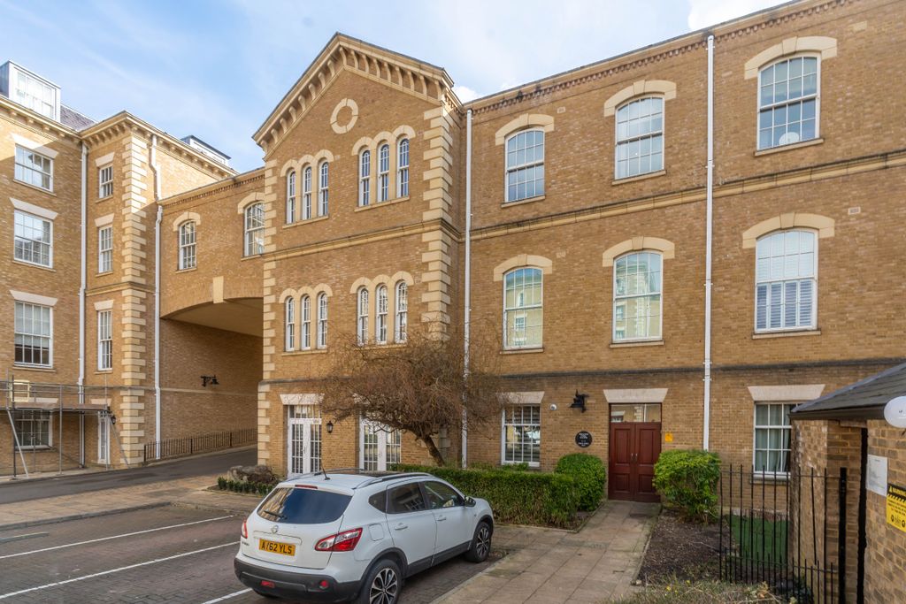 Property photo 1 of 18