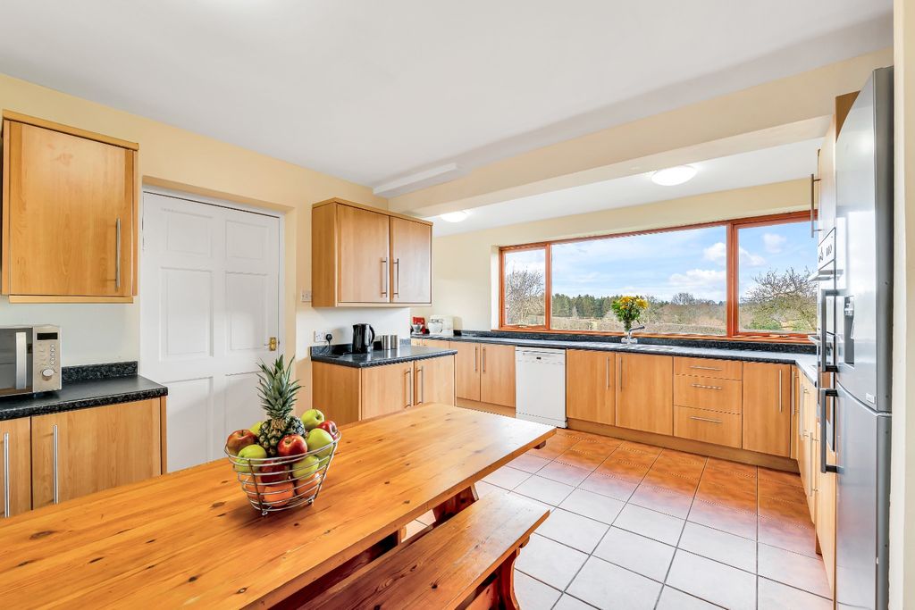 Property photo 2 of 30 3924565