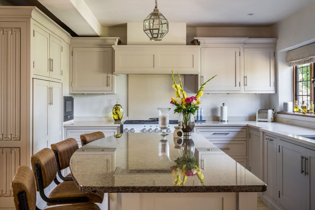 Property photo 3 of 44