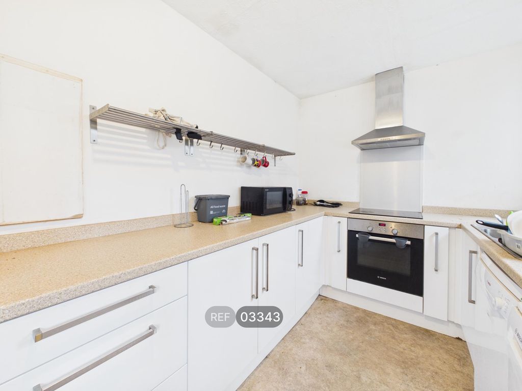 Property photo 3 of 18 Kitchen