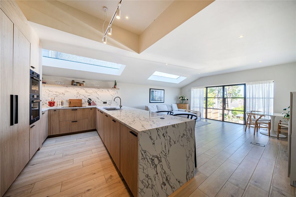 Property photo 3 of 22 Picture No. 12