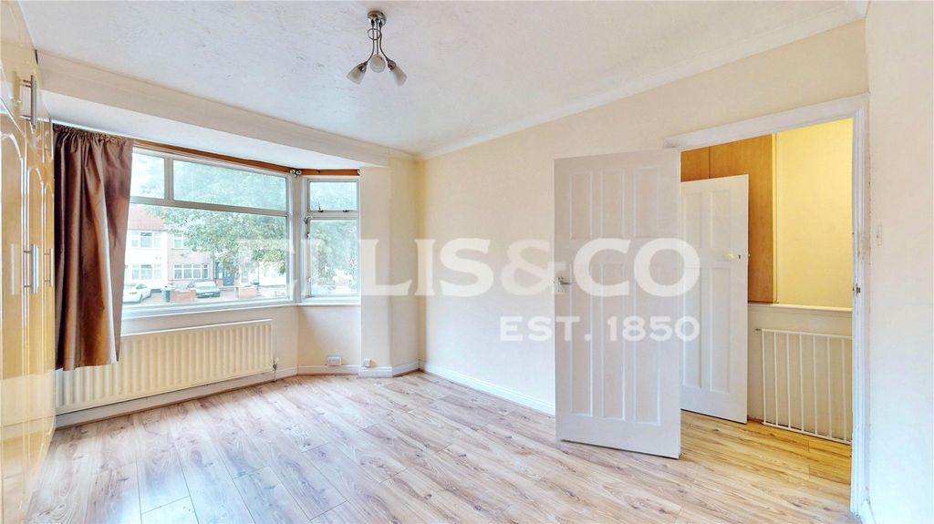 Property photo 3 of 11 Picture No. 15