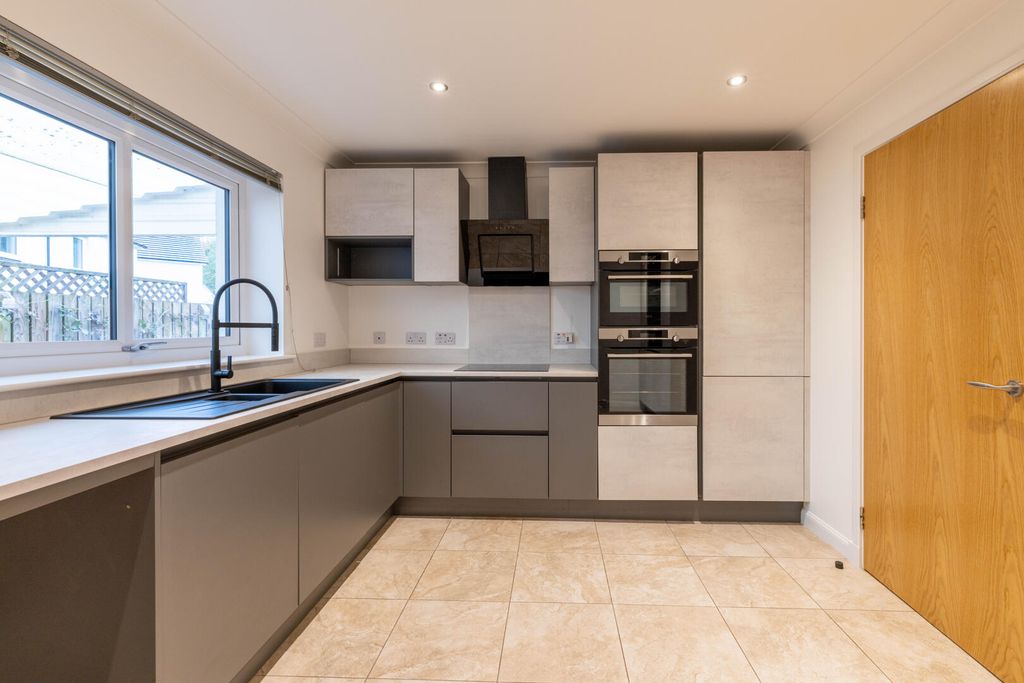 Property photo 2 of 17 Kitchen