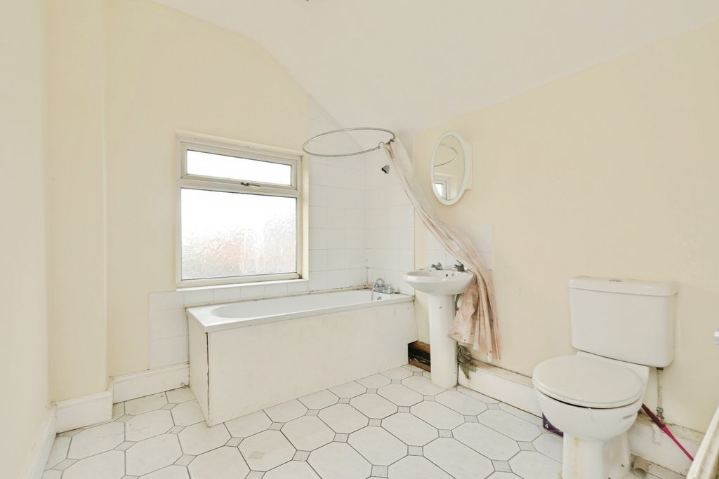 Property photo 2 of 17 Photo