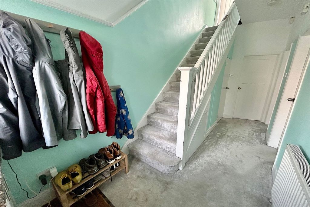 Property photo 2 of 25 Entrance Hallway