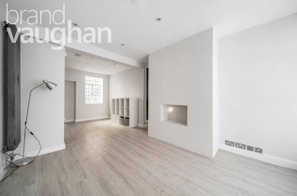 Property photo 2 of 12 Picture No. 02