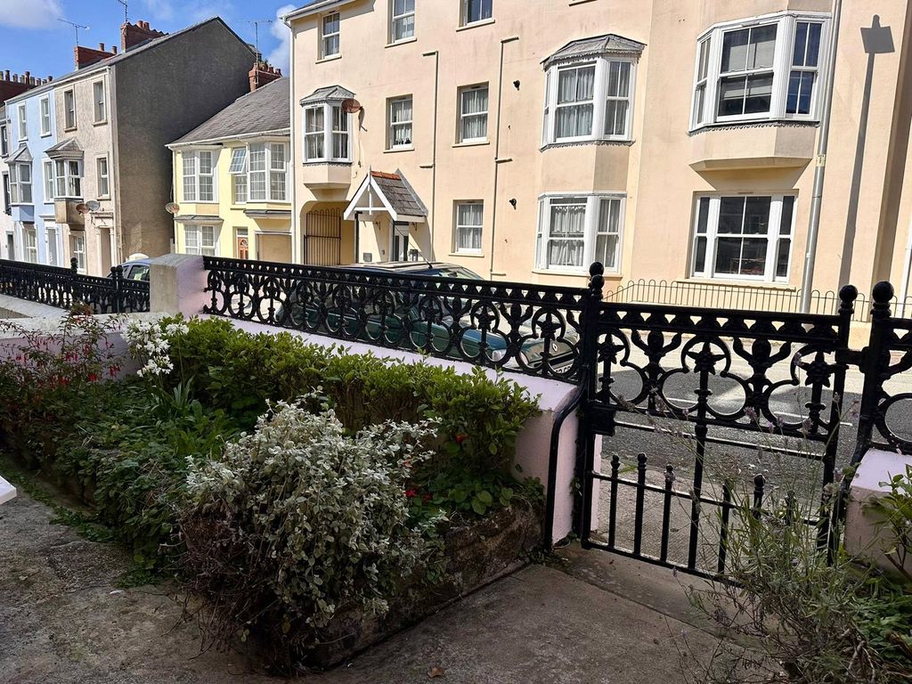 Property photo 2 of 37 Picture No. 11