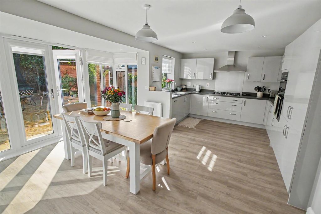 Property photo 2 of 20 Kitchen/Diner