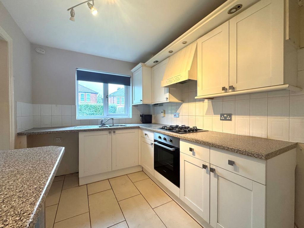 Property photo 3 of 12 Kitchen