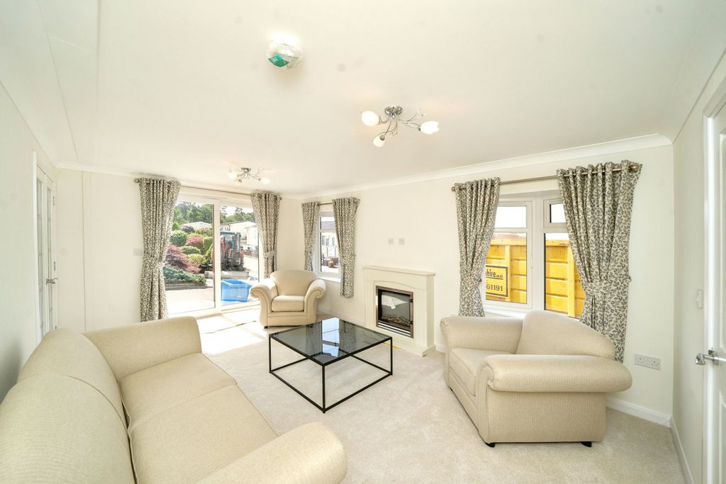 Property photo 2 of 27