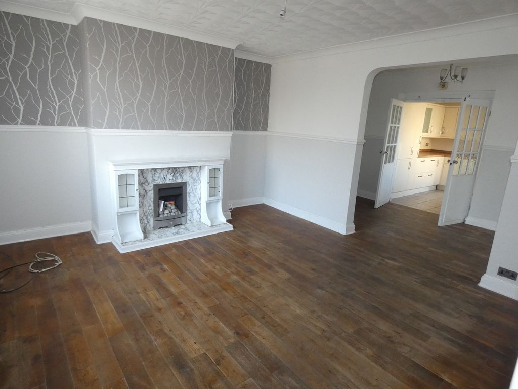 Property photo 2 of 10 Front Lounge