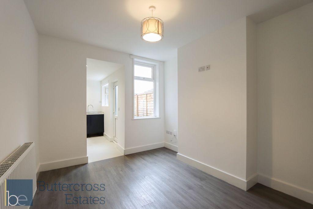 Property photo 3 of 9 Dining Room