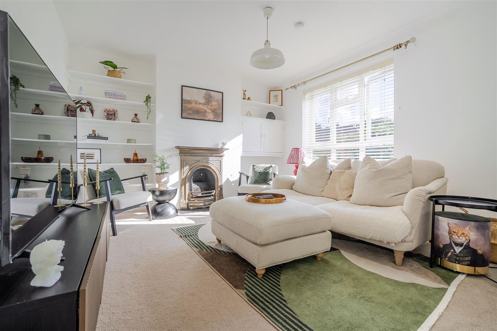 Property photo 2 of 11
