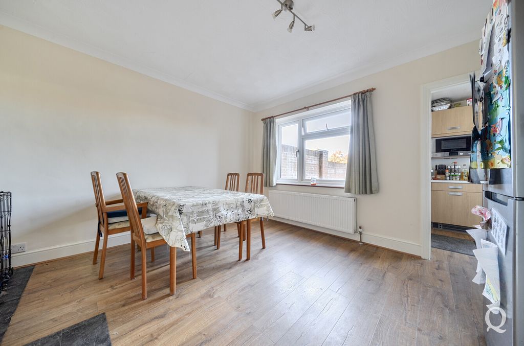 Property photo 3 of 21 d983E959-c47c-4E6...