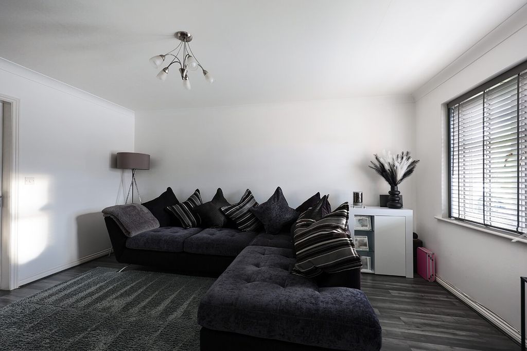 Property photo 3 of 16 4760664