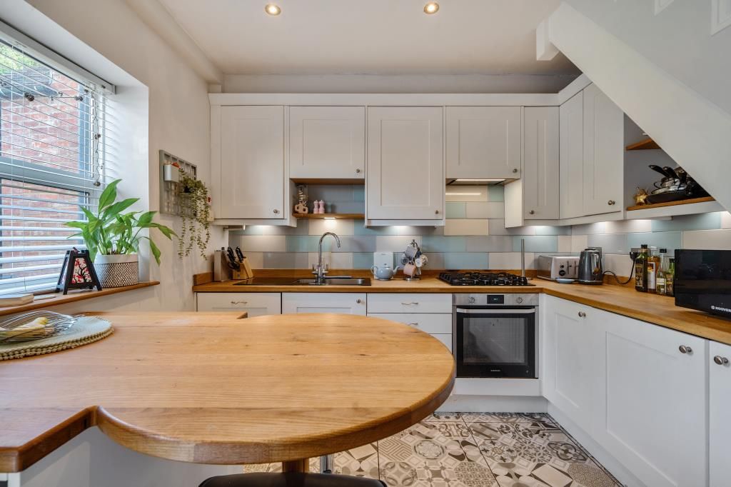 Property photo 2 of 18 Kitchen