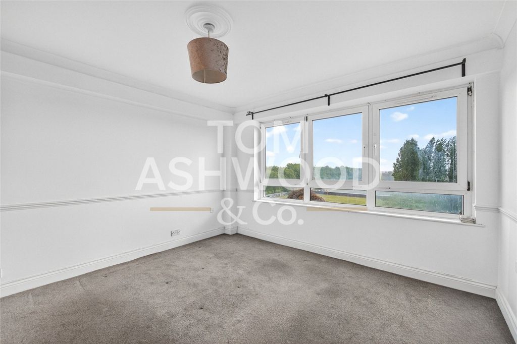Property photo 2 of 8 Picture No. 21