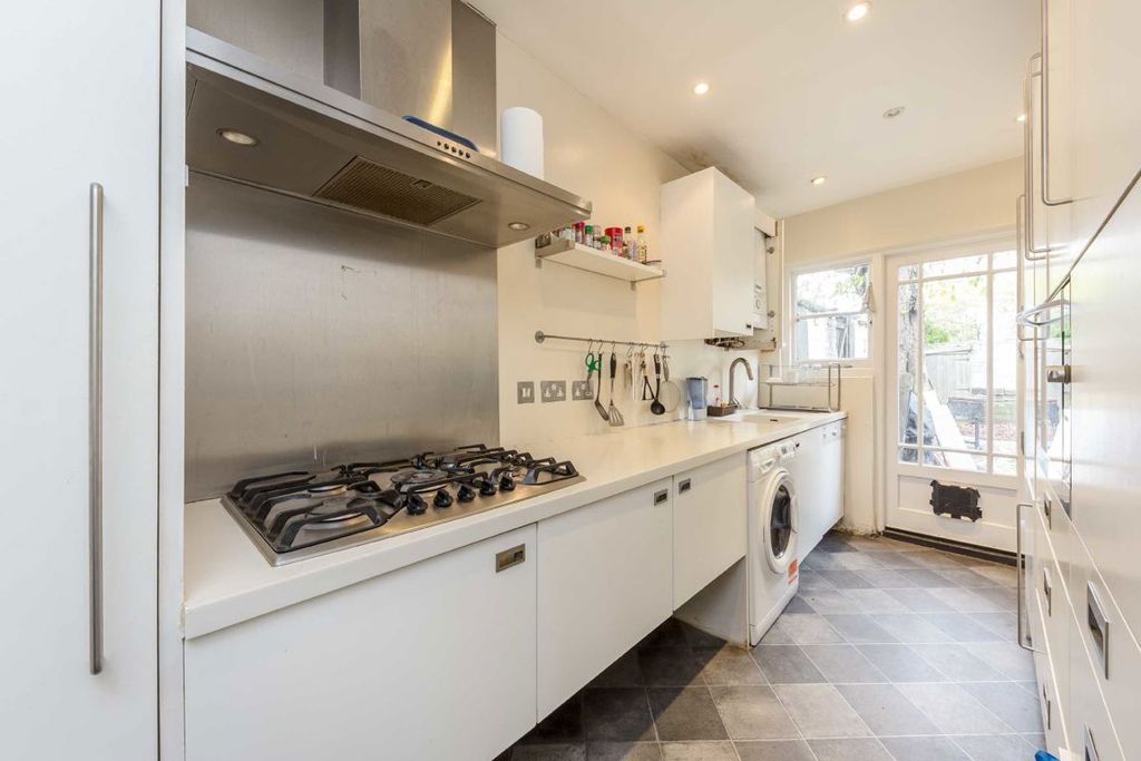 Property photo 3 of 6