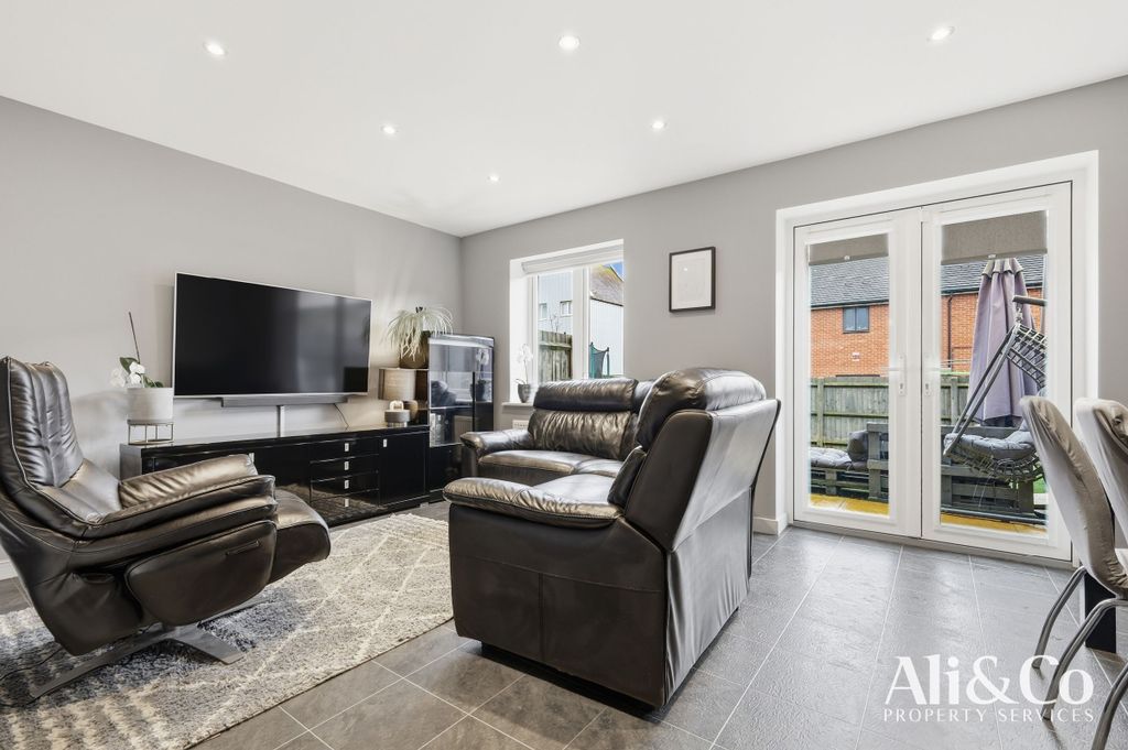 Property photo 3 of 23