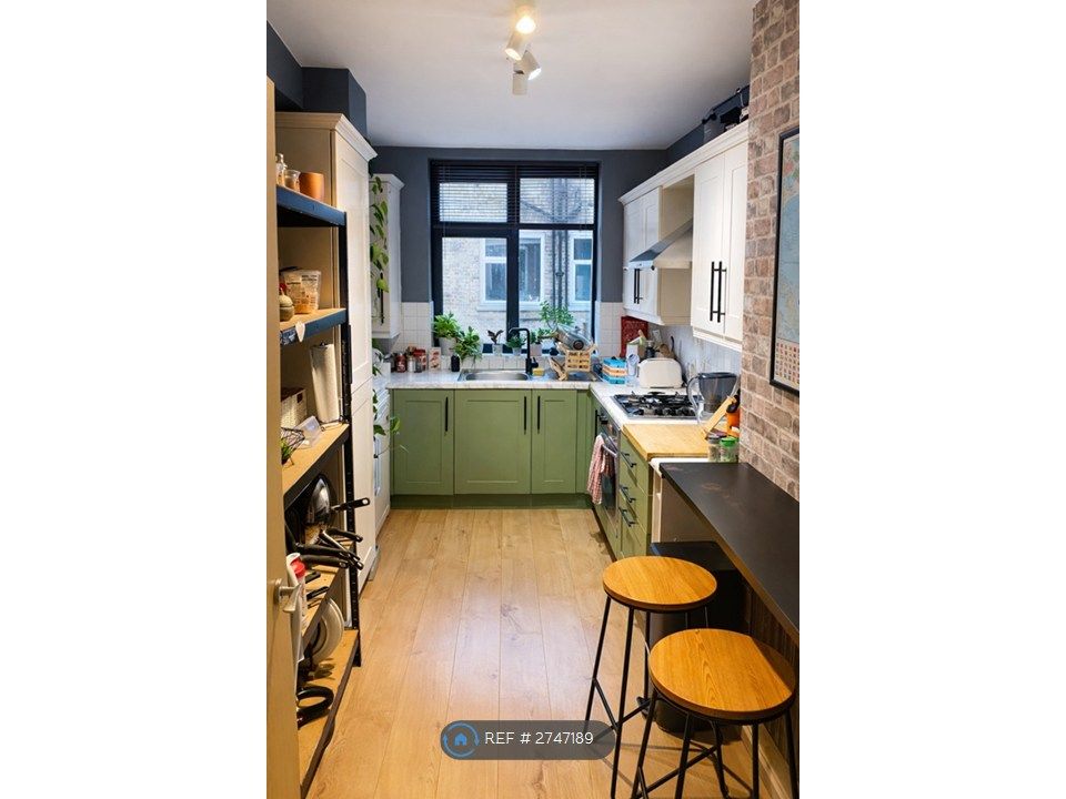 Property photo 2 of 20 Big Kitchen Facing Backyard